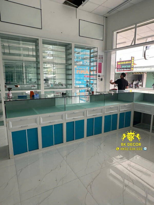 Thi Công Nhôm Kính Nhà Thuốc Phòng Khám