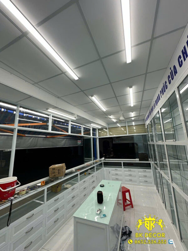 Thi Công Nhôm Kính Nhà Thuốc Phòng Khám